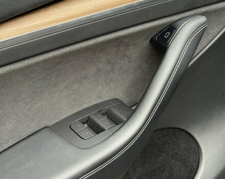 Серый Тесла Model Y, объемом двигателя 0 л и пробегом 58 тыс. км за 25000 $, фото 17 на Automoto.ua