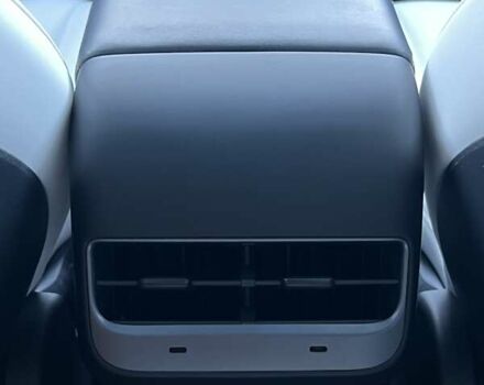 Сірий Тесла Model Y, об'ємом двигуна 0 л та пробігом 25 тис. км за 33000 $, фото 63 на Automoto.ua