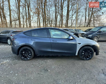 Серый Тесла Model Y, объемом двигателя 0 л и пробегом 65 тыс. км за 19300 $, фото 5 на Automoto.ua