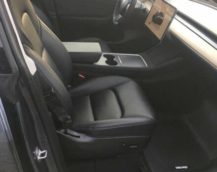 Сірий Тесла Model Y, об'ємом двигуна 0 л та пробігом 74 тис. км за 25999 $, фото 7 на Automoto.ua