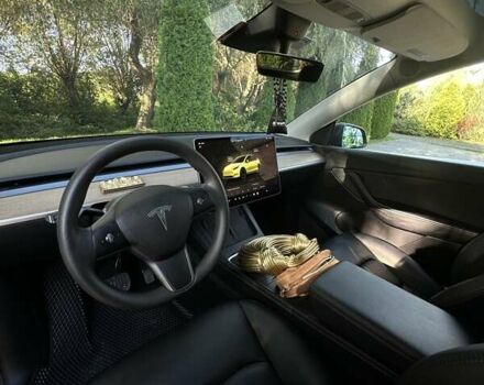 Серый Тесла Model Y, объемом двигателя 0 л и пробегом 60 тыс. км за 28999 $, фото 3 на Automoto.ua