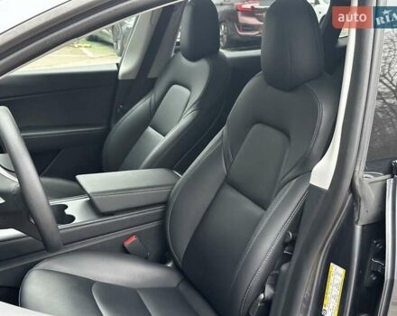 Серый Тесла Model Y, объемом двигателя 0 л и пробегом 34 тыс. км за 31999 $, фото 11 на Automoto.ua