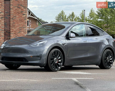 Серый Тесла Model Y, объемом двигателя 0 л и пробегом 27 тыс. км за 27500 $, фото 1 на Automoto.ua