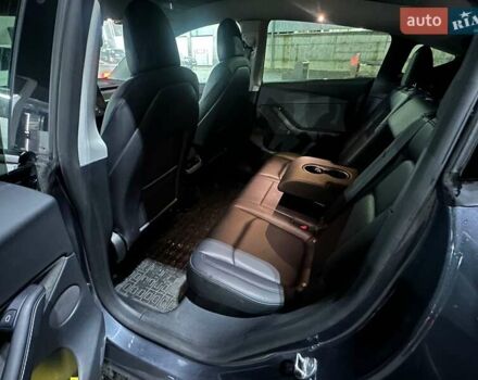Серый Тесла Model Y, объемом двигателя 0 л и пробегом 64 тыс. км за 28999 $, фото 2 на Automoto.ua
