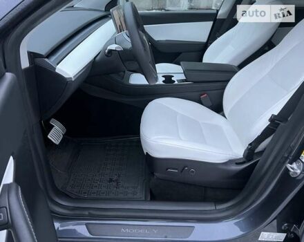 Серый Тесла Model Y, объемом двигателя 0 л и пробегом 19 тыс. км за 29999 $, фото 58 на Automoto.ua