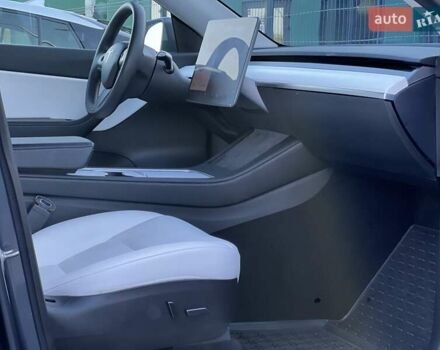 Серый Тесла Model Y, объемом двигателя 0 л и пробегом 25 тыс. км за 27000 $, фото 58 на Automoto.ua