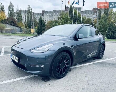 Серый Тесла Model Y, объемом двигателя 0 л и пробегом 61 тыс. км за 25500 $, фото 2 на Automoto.ua