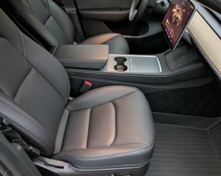 Серый Тесла Model Y, объемом двигателя 0 л и пробегом 27 тыс. км за 25900 $, фото 10 на Automoto.ua