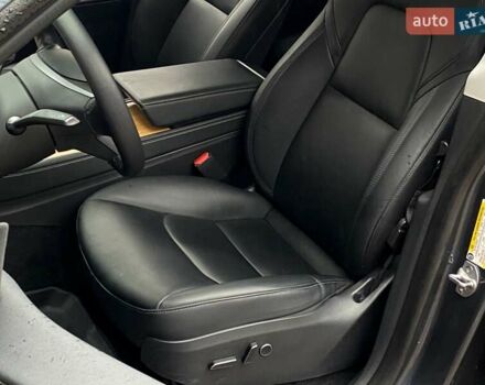 Серый Тесла Model Y, объемом двигателя 0 л и пробегом 61 тыс. км за 30999 $, фото 11 на Automoto.ua