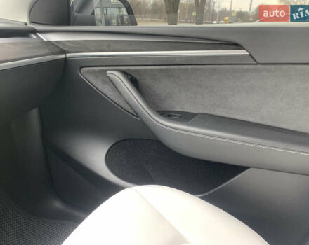 Серый Тесла Model Y, объемом двигателя 0 л и пробегом 29 тыс. км за 32700 $, фото 13 на Automoto.ua