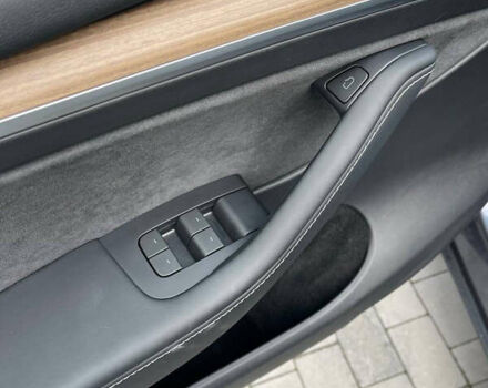 Серый Тесла Model Y, объемом двигателя 0 л и пробегом 41 тыс. км за 27300 $, фото 30 на Automoto.ua