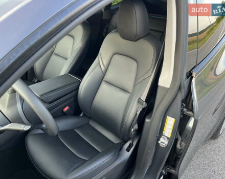 Серый Тесла Model Y, объемом двигателя 0 л и пробегом 27 тыс. км за 28900 $, фото 12 на Automoto.ua