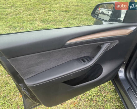 Серый Тесла Model Y, объемом двигателя 0 л и пробегом 41 тыс. км за 27300 $, фото 11 на Automoto.ua