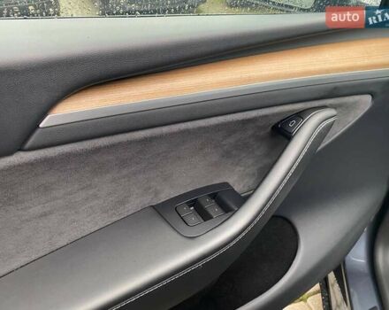 Серый Тесла Model Y, объемом двигателя 0 л и пробегом 30 тыс. км за 31700 $, фото 10 на Automoto.ua