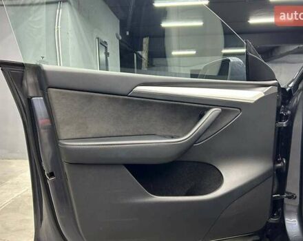 Серый Тесла Model Y, объемом двигателя 0 л и пробегом 27 тыс. км за 31000 $, фото 6 на Automoto.ua