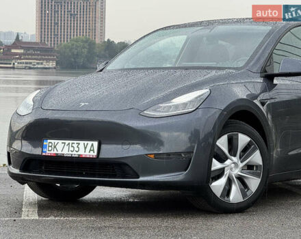 Серый Тесла Model Y, объемом двигателя 0 л и пробегом 66 тыс. км за 27900 $, фото 1 на Automoto.ua