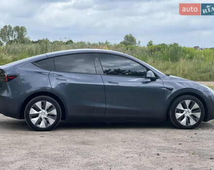 Серый Тесла Model Y, объемом двигателя 0 л и пробегом 40 тыс. км за 29990 $, фото 1 на Automoto.ua