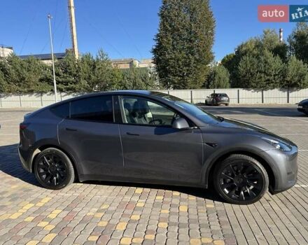 Серый Тесла Model Y, объемом двигателя 0 л и пробегом 40 тыс. км за 27700 $, фото 3 на Automoto.ua