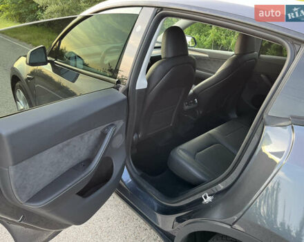 Серый Тесла Model Y, объемом двигателя 0 л и пробегом 27 тыс. км за 28900 $, фото 16 на Automoto.ua