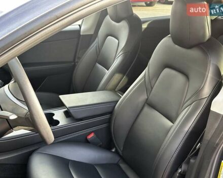 Сірий Тесла Model Y, об'ємом двигуна 0 л та пробігом 27 тис. км за 28999 $, фото 10 на Automoto.ua