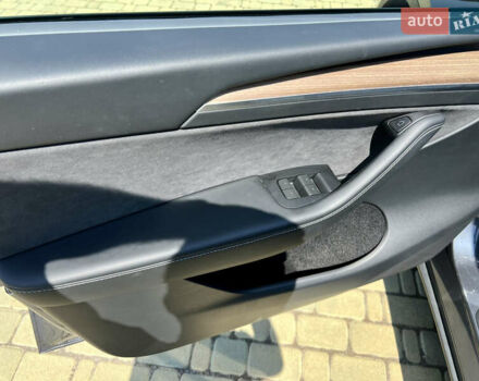 Сірий Тесла Model Y, об'ємом двигуна 0 л та пробігом 45 тис. км за 23300 $, фото 16 на Automoto.ua