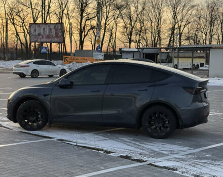 Серый Тесла Model Y, объемом двигателя 0 л и пробегом 20 тыс. км за 33000 $, фото 3 на Automoto.ua