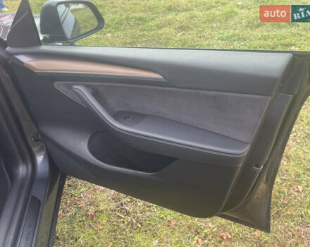 Серый Тесла Model Y, объемом двигателя 0 л и пробегом 41 тыс. км за 27300 $, фото 21 на Automoto.ua