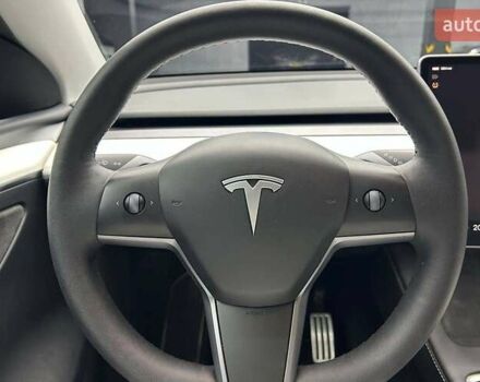 Серый Тесла Model Y, объемом двигателя 0 л и пробегом 27 тыс. км за 31000 $, фото 11 на Automoto.ua
