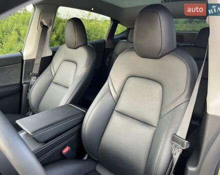 Серый Тесла Model Y, объемом двигателя 0 л и пробегом 27 тыс. км за 28900 $, фото 13 на Automoto.ua