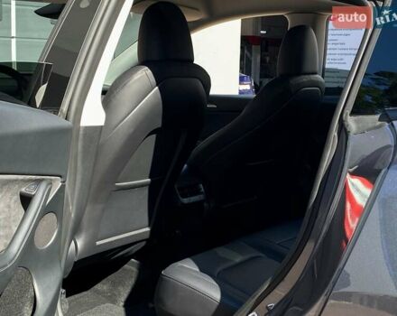 Серый Тесла Model Y, объемом двигателя 0 л и пробегом 18 тыс. км за 27300 $, фото 15 на Automoto.ua