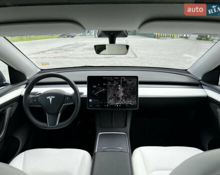 Серый Тесла Model Y, объемом двигателя 0 л и пробегом 55 тыс. км за 26900 $, фото 3 на Automoto.ua