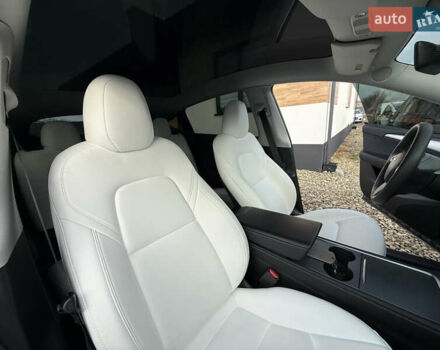 Сірий Тесла Model Y, об'ємом двигуна 0 л та пробігом 28 тис. км за 27900 $, фото 51 на Automoto.ua