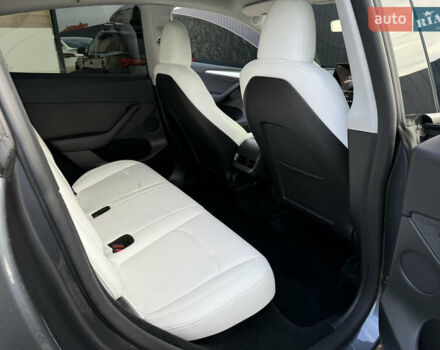 Сірий Тесла Model Y, об'ємом двигуна 0 л та пробігом 28 тис. км за 27900 $, фото 45 на Automoto.ua