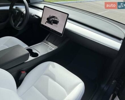 Серый Тесла Model Y, объемом двигателя 0 л и пробегом 28 тыс. км за 27900 $, фото 85 на Automoto.ua