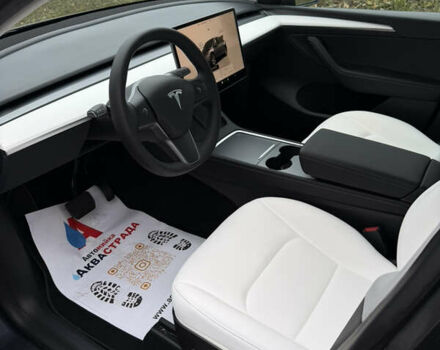 Серый Тесла Model Y, объемом двигателя 0 л и пробегом 64 тыс. км за 27300 $, фото 33 на Automoto.ua