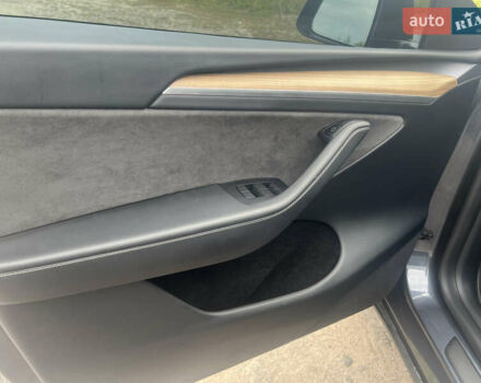 Серый Тесла Model Y, объемом двигателя 0 л и пробегом 40 тыс. км за 29990 $, фото 9 на Automoto.ua