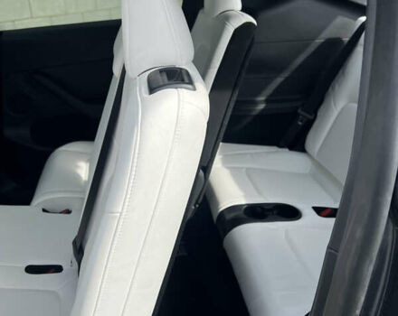 Серый Тесла Model Y, объемом двигателя 0 л и пробегом 25 тыс. км за 29000 $, фото 15 на Automoto.ua