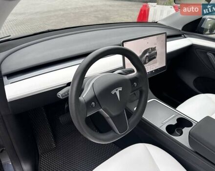 Серый Тесла Model Y, объемом двигателя 0 л и пробегом 24 тыс. км за 28399 $, фото 15 на Automoto.ua