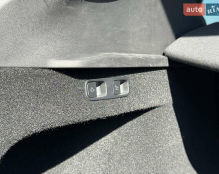 Серый Тесла Model Y, объемом двигателя 0 л и пробегом 46 тыс. км за 27200 $, фото 31 на Automoto.ua