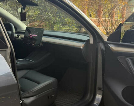 Серый Тесла Model Y, объемом двигателя 0 л и пробегом 25 тыс. км за 30500 $, фото 11 на Automoto.ua
