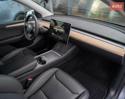 Серый Тесла Model Y, объемом двигателя 0 л и пробегом 61 тыс. км за 32500 $, фото 22 на Automoto.ua