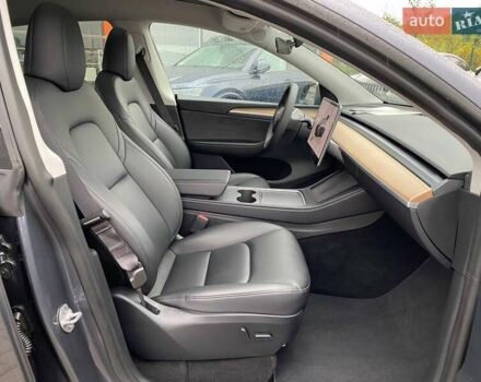 Серый Тесла Model Y, объемом двигателя 0 л и пробегом 30 тыс. км за 31700 $, фото 21 на Automoto.ua