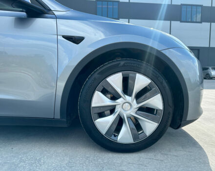 Серый Тесла Model Y, объемом двигателя 0 л и пробегом 23 тыс. км за 45490 $, фото 11 на Automoto.ua