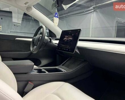 Серый Тесла Model Y, объемом двигателя 0 л и пробегом 27 тыс. км за 31800 $, фото 16 на Automoto.ua