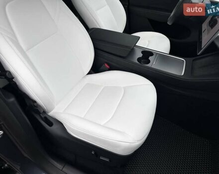 Серый Тесла Model Y, объемом двигателя 0 л и пробегом 24 тыс. км за 28399 $, фото 28 на Automoto.ua