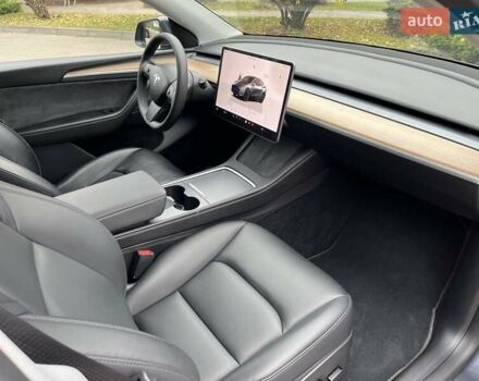 Серый Тесла Model Y, объемом двигателя 0 л и пробегом 60 тыс. км за 29000 $, фото 2 на Automoto.ua