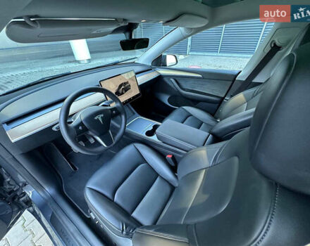 Серый Тесла Model Y, объемом двигателя 0 л и пробегом 93 тыс. км за 27900 $, фото 12 на Automoto.ua