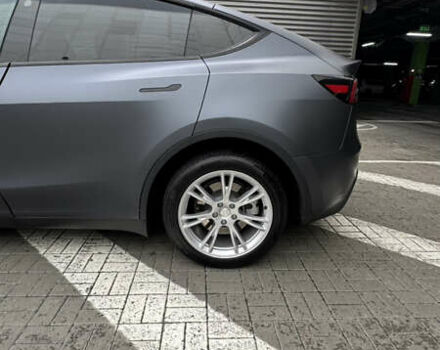 Серый Тесла Model Y, объемом двигателя 0 л и пробегом 22 тыс. км за 33000 $, фото 4 на Automoto.ua