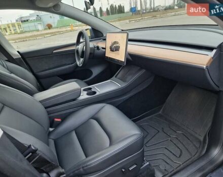 Серый Тесла Model Y, объемом двигателя 0 л и пробегом 37 тыс. км за 27500 $, фото 18 на Automoto.ua