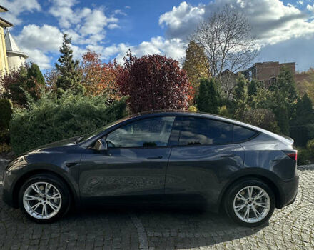 Тесла Model Y 2023 у Чернівцях на Automoto.ua Сірий Тесла Model Y, об'ємом двигуна 0 л та пробігом 20 тис. км за 23500 $, фото 2 на Automoto.ua